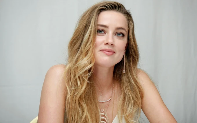 Amber Heard rompe el silencio tras su mudanza a España y responde a las especulaciones sobre su posible salida de Hollywood.