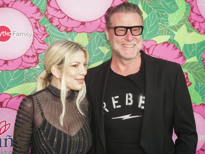 Tori Spelling se divorcia de Dean McDermott tras 18 años de matrimonio
