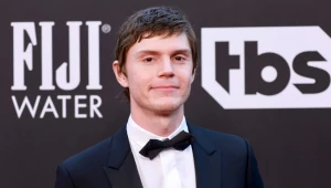 Evan Peters se une a Jared Leto en la tercera entrega de 