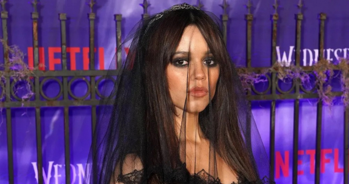 Jenna Ortega deslumbra con su vestido de novia en el rodaje de Beetlejuice 2
