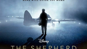 John Travolta salva a un piloto en apuros en el primer tráiler de 'The Shepherd'