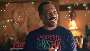 Eddie Murphy provoca el caos navideño en el tráiler de 'Navidad en Candy Cane Lane'