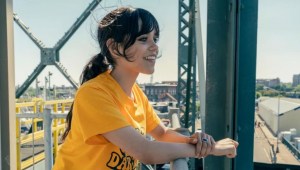 Jenna Ortega y Tommy Lee Jones protagonizan el primer tráiler de 'Finestkind'