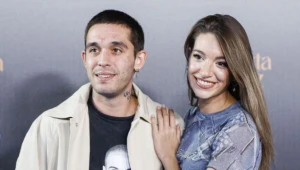 Ana Guerra y Víctor Elías anuncian su compromiso en una romántica publicación en redes sociales
