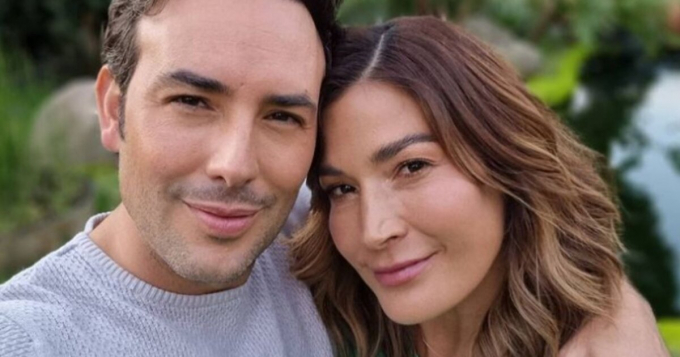 Sebastián Martínez sorprende a Kathy Sáenz en su aniversario