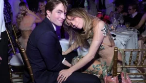 Las fotos de Robert Pattinson y Suki Waterhouse que revelan su compromiso