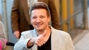 Jeremy Renner anuncia su vuelta a la actuación un año después de su grave accidente