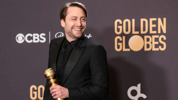 Kieran Culkin se burla de Pedro Pascal tras arrebatarle el Globo de Oro