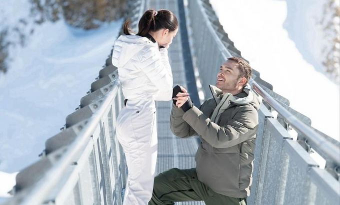 Ed Westwick y Amy Jackson sellan su amor en una espectacular pedida de matrimonio en los Alpes suizos