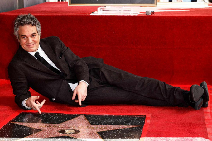 Mark Ruffalo recibe su estrella en el Paseo de la Fama