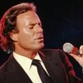Noticia Netflix hará una serie sobre Julio Iglesias supervisada por el cantante