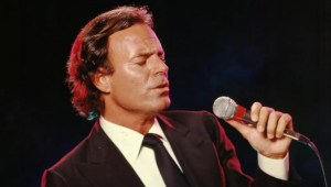 Netflix hará una serie sobre Julio Iglesias supervisada por el cantante