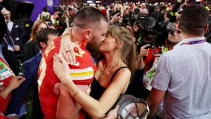 El apasionado beso de Taylor Swift y Travis Kelce en la Super Bowl