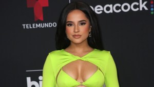 Becky G se presenta en los Premios Óscar junto a Barbie en el show musical