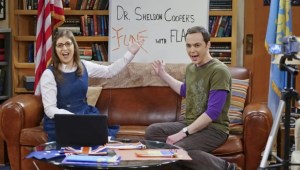 Jim Parsons y Mayim Bialik reviven a Sheldon y Amy en el final de 'El Joven Sheldon'