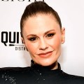 Noticia Anna Paquin aparece en la alfombra roja con bastón, ¿Qué ha pasado?