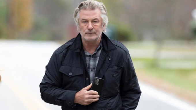 Alec Baldwin enfrenta acusaciones de no poder manejar sus emociones en el set de 