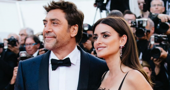 Penélope Cruz celebra su 50 cumpleaños en un concierto de Bad Bunny