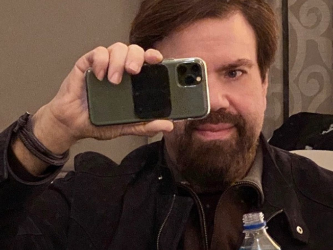 Escándalo en Hollywood: Dan Schneider demanda a Warner Bros y otros por difamación
