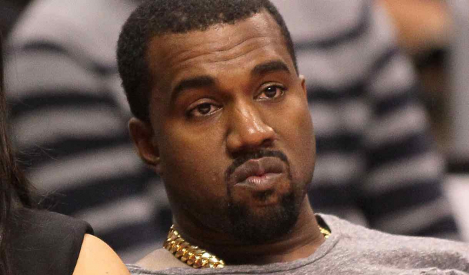 Kanye West enfrenta demanda por discriminación racial y maltrato laboral