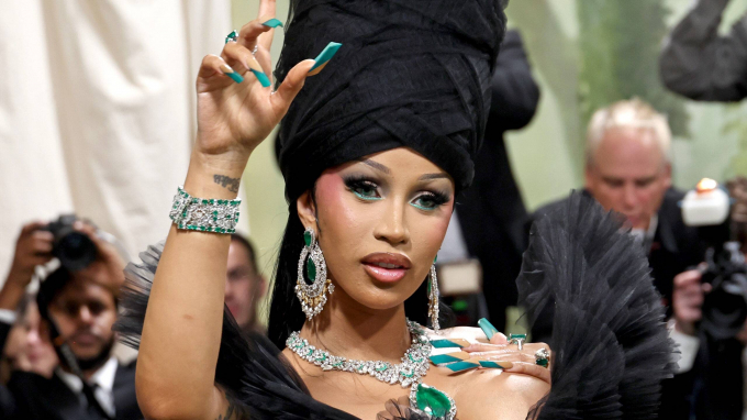 Odisea en la Met Gala: Glamour y 63.5 Kilogramos de Vestido