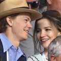 Noticia Destinos entrelazados: La fascinante trayectoria de Talulah Riley y Thomas Brodie-Sangster 