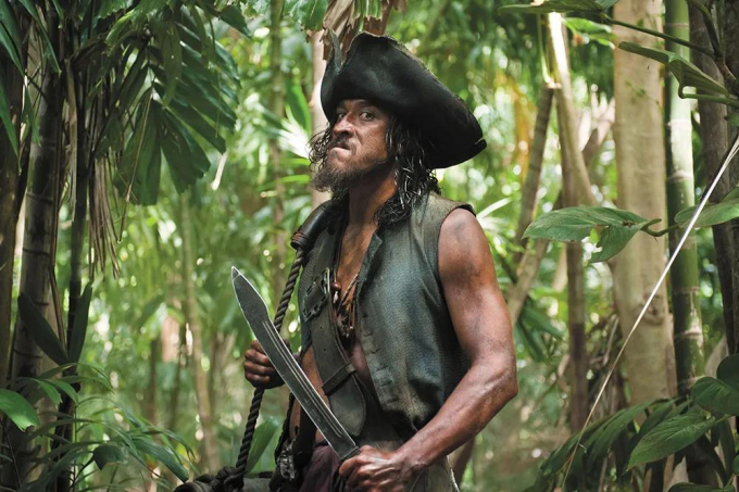Fallece actor de 'Piratas del caribe' tras ataque de tiburón en Hawái