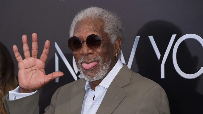 El misterio detrás del brazo de Morgan Freeman: ¿Un encuentro divino o un trágico accidente?