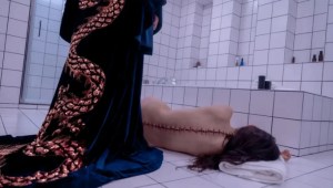 Demi Moore se adentra en la oscuridad en 
