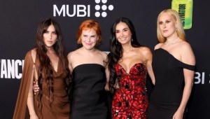 Demi Moore se fotografía junto a sus tres hijas, que representan diferentes estilos y personalidades