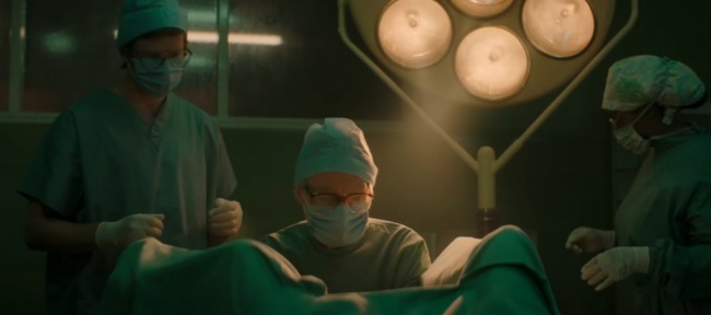  Netflix lanza el tráiler de 'Joy', la controvertida historia de los genios de la fecundación in vitro