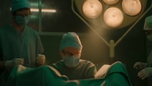  Netflix lanza el tráiler de 'Joy', la controvertida historia de los genios de la fecundación in vitro