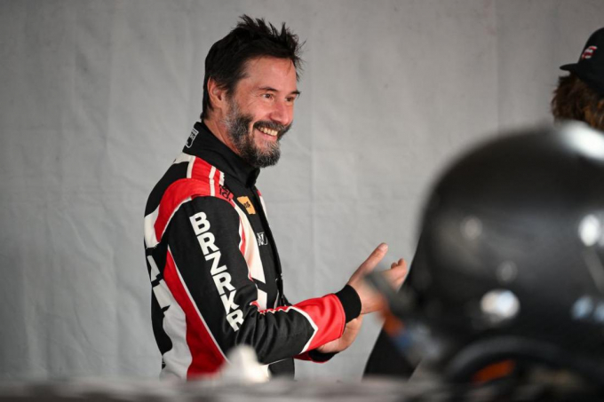 Keanu Reeves debuta como piloto de carreras con un gran susto