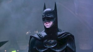 La oscura batalla de un héroe: Val Kilmer, el actor de Batman habla desde las sombras.