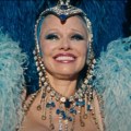 Noticia Trailer 'The Last Showgirl': Pamela Anderson,desata su poder seductor y revela la cruda realidad de la vida en el escenario