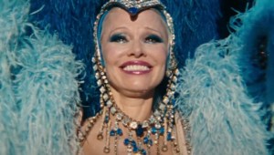 Trailer 'The Last Showgirl': Pamela Anderson,desata su poder seductor y revela la cruda realidad de la vida en el escenario