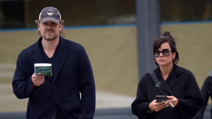 ¡Descubierto en plena infidelidad! David Harbour fue sorprendido por Lily Allen en una App de citas: ¿El fin de su matrimonio?