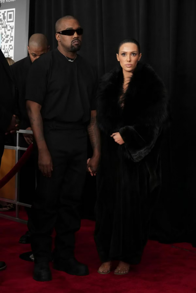 ¡Bianca Censori desata el caos! Aparece completamente desnuda en los Grammy 2025