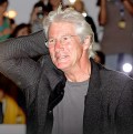 Richard Gere enciende el árbol de Navidad y Murcia se queda a oscuras