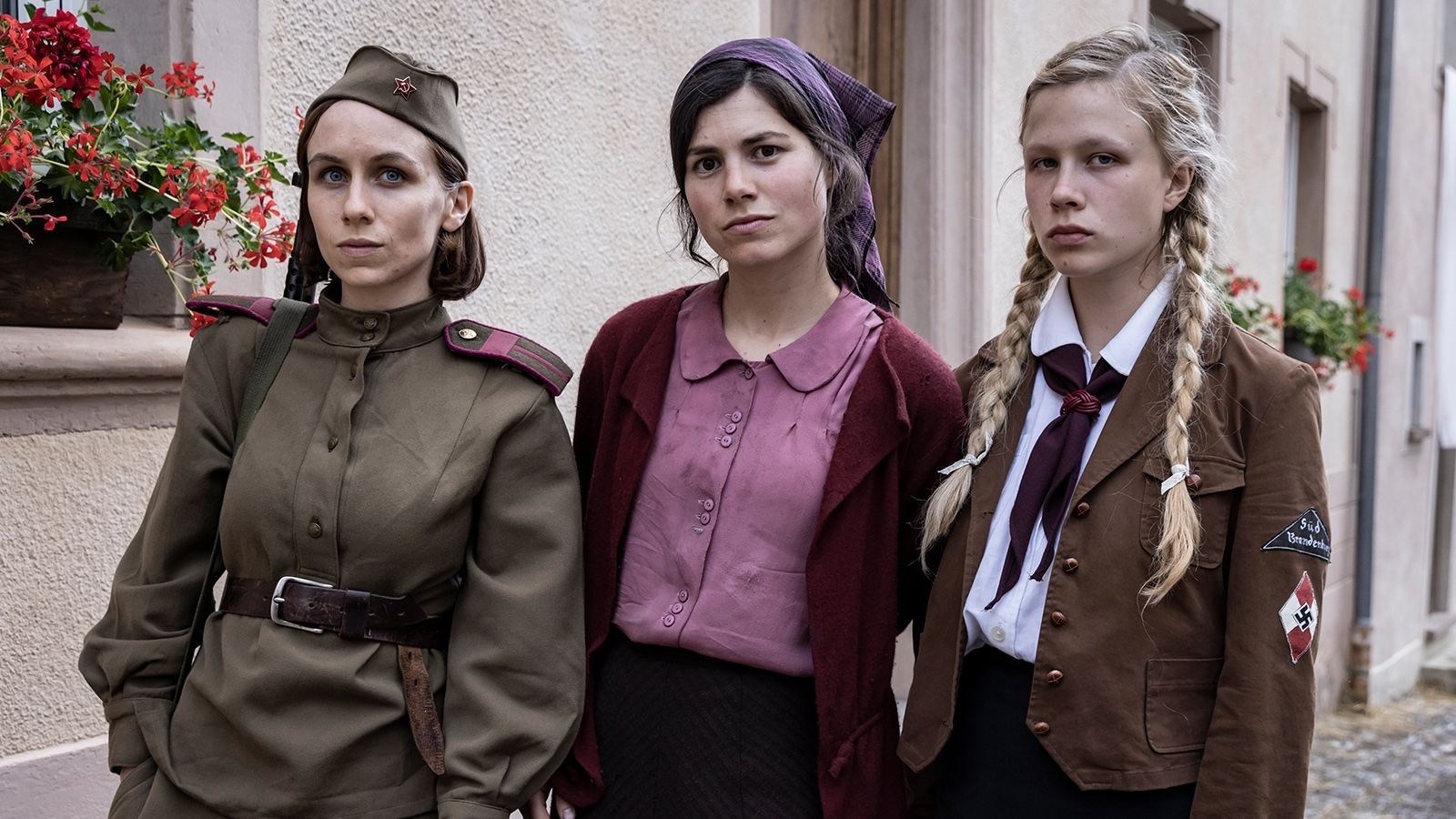 Foto de 1945: TRES MUJERES
