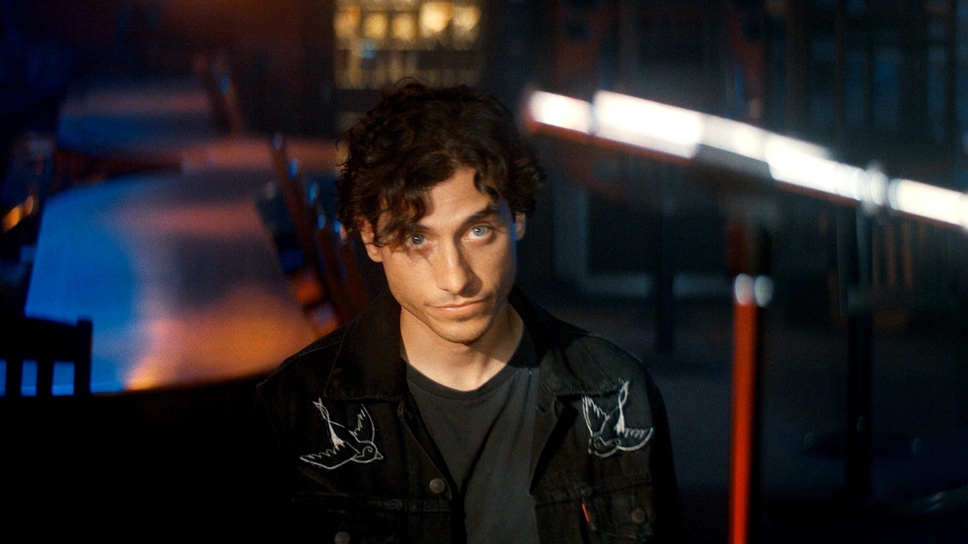 Foto de A HUNDRED LIES