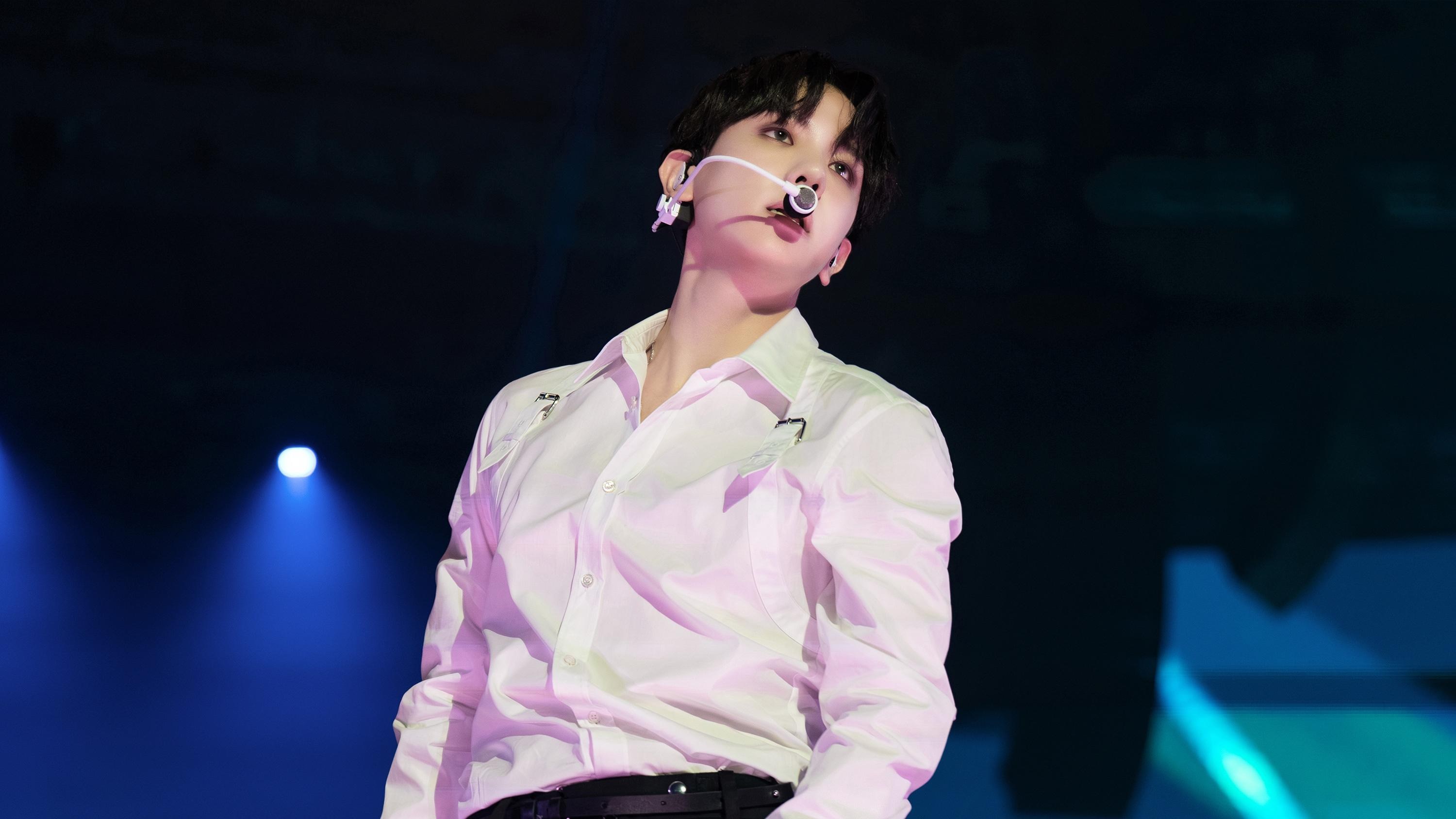 Foto de BAEKHYUN: LONSDALEITE [DOT] IN CINEMAS