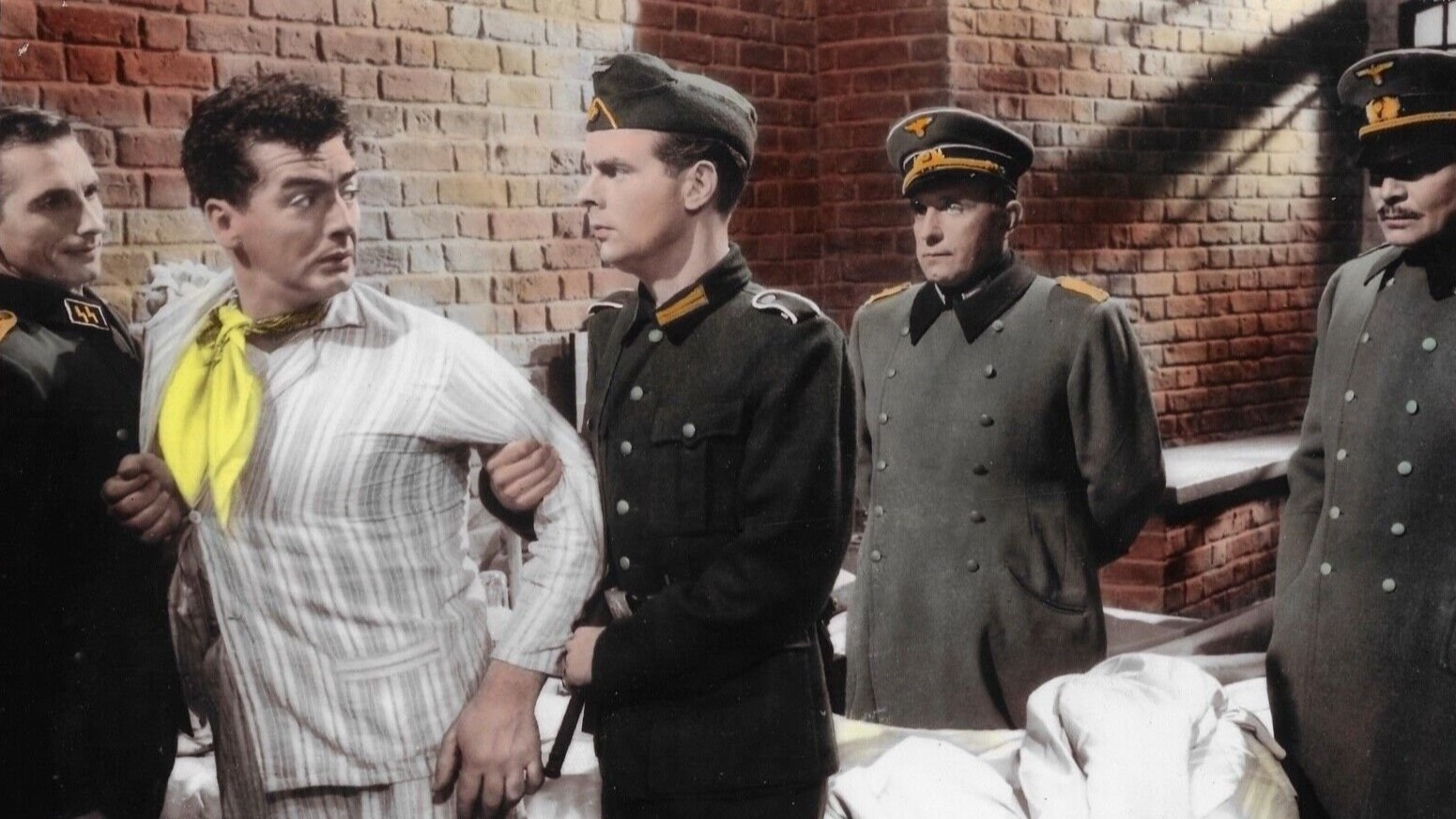 Foto de BRUMAS DE TRAICIÓN