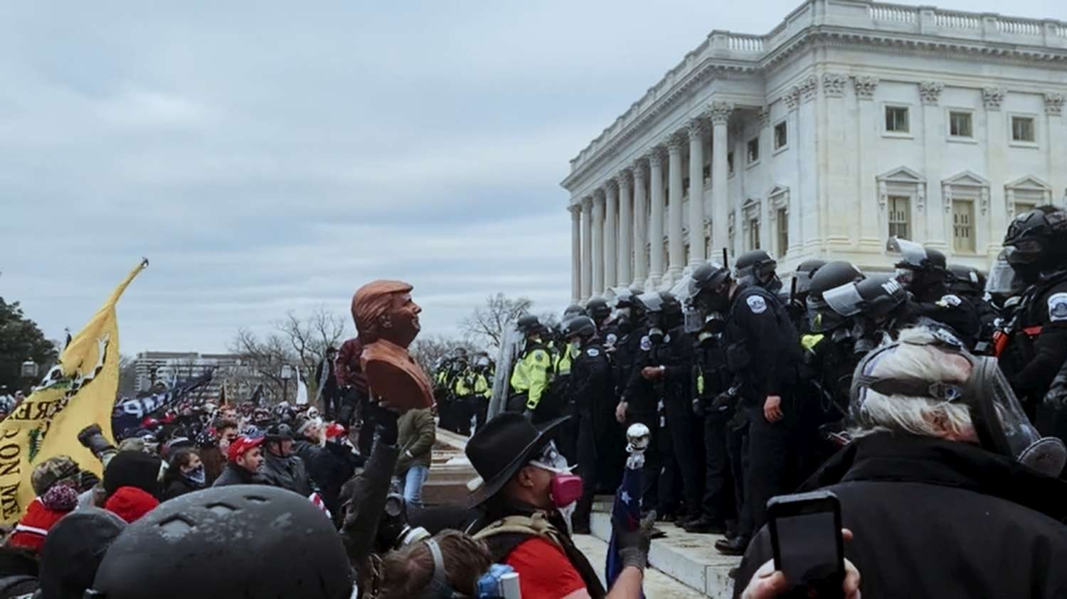 Foto de CAPITOL VS. CAPITOL