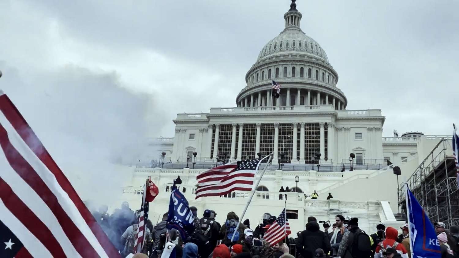 Foto de CAPITOL VS. CAPITOL