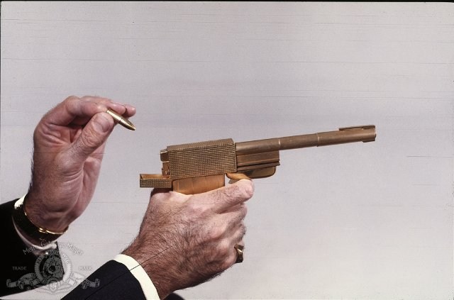 Foto de EL HOMBRE DE LA PISTOLA DE ORO