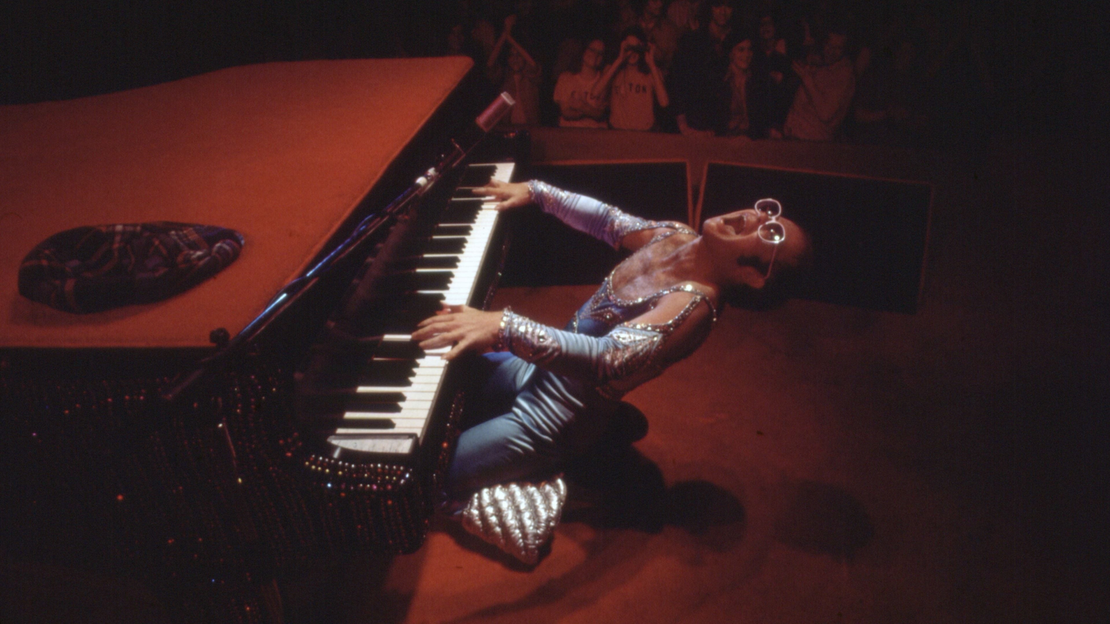 Foto de ELTON JOHN: NEVER TOO LATE