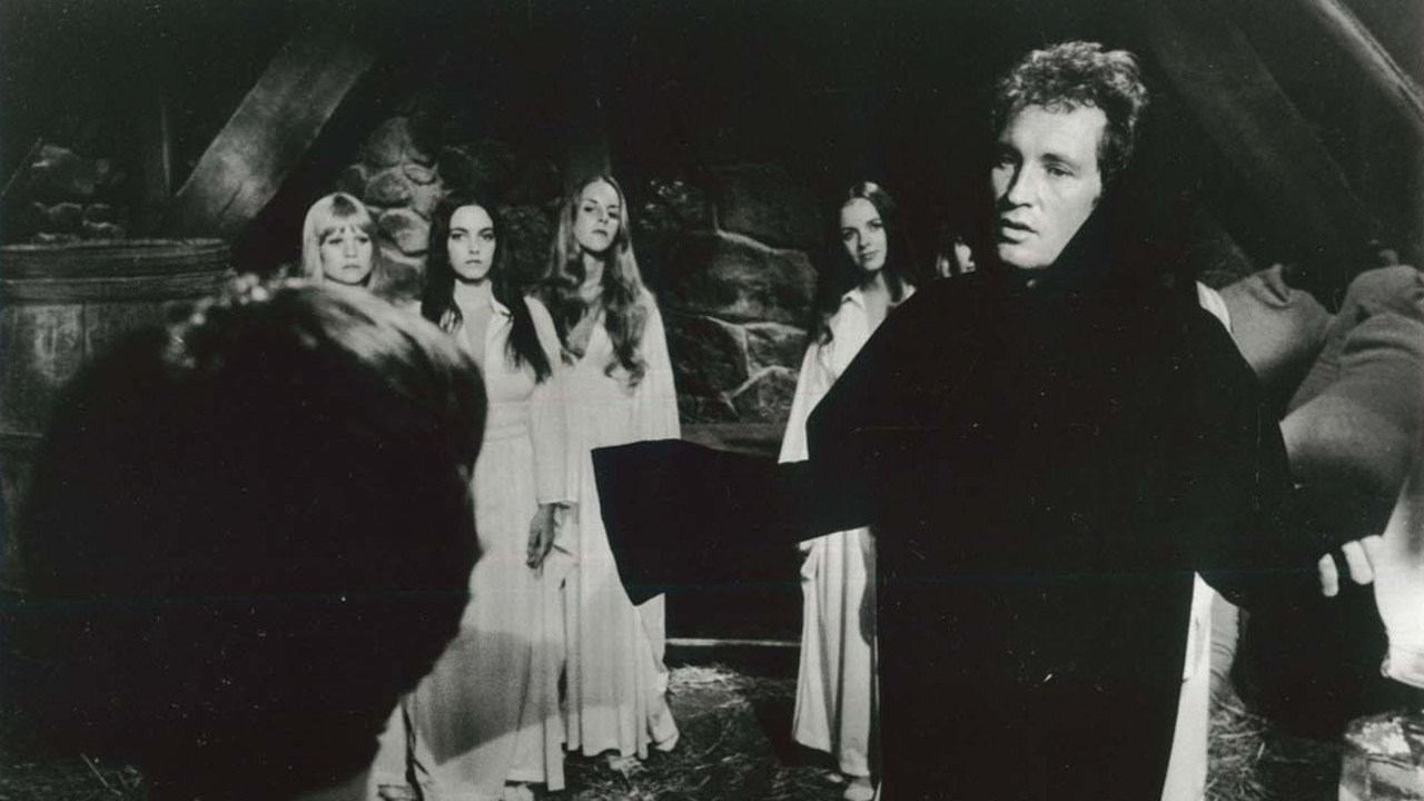 Foto de ESCUELA SATÁNICA PARA SEÑORITAS