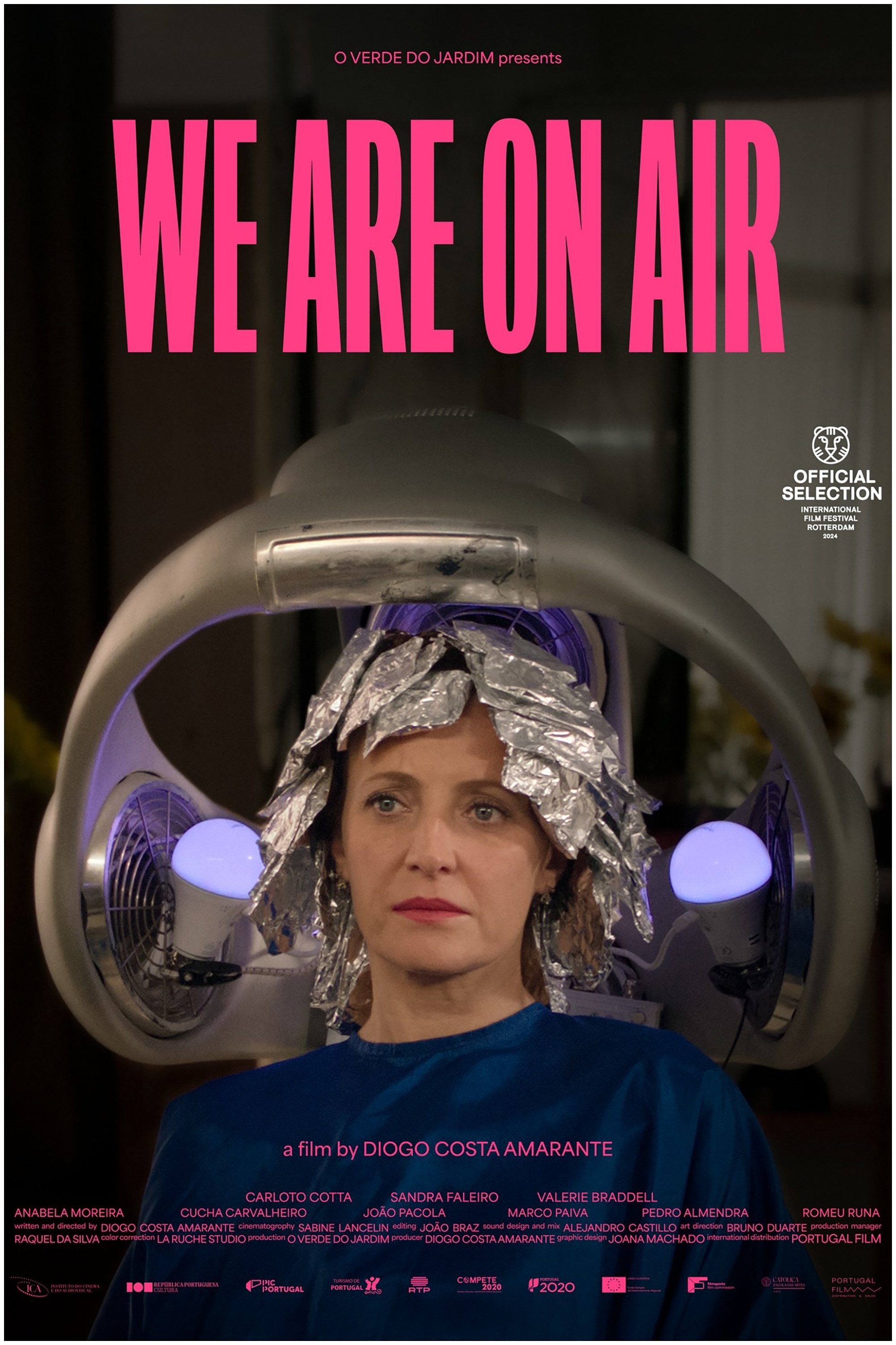 Poster de ESTAMOS NO AR en inglés