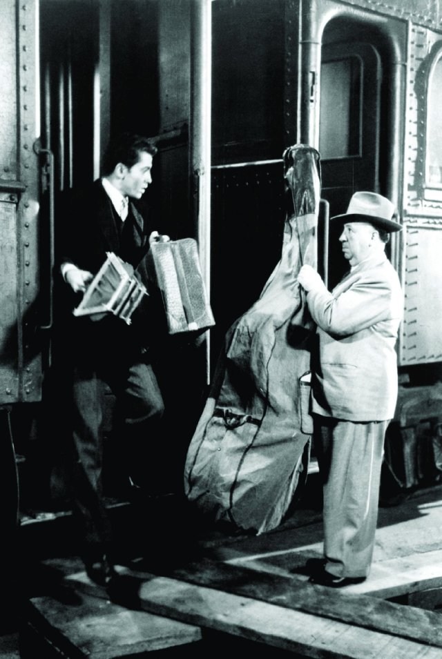 Poster de EXTRAÑOS EN UN TREN